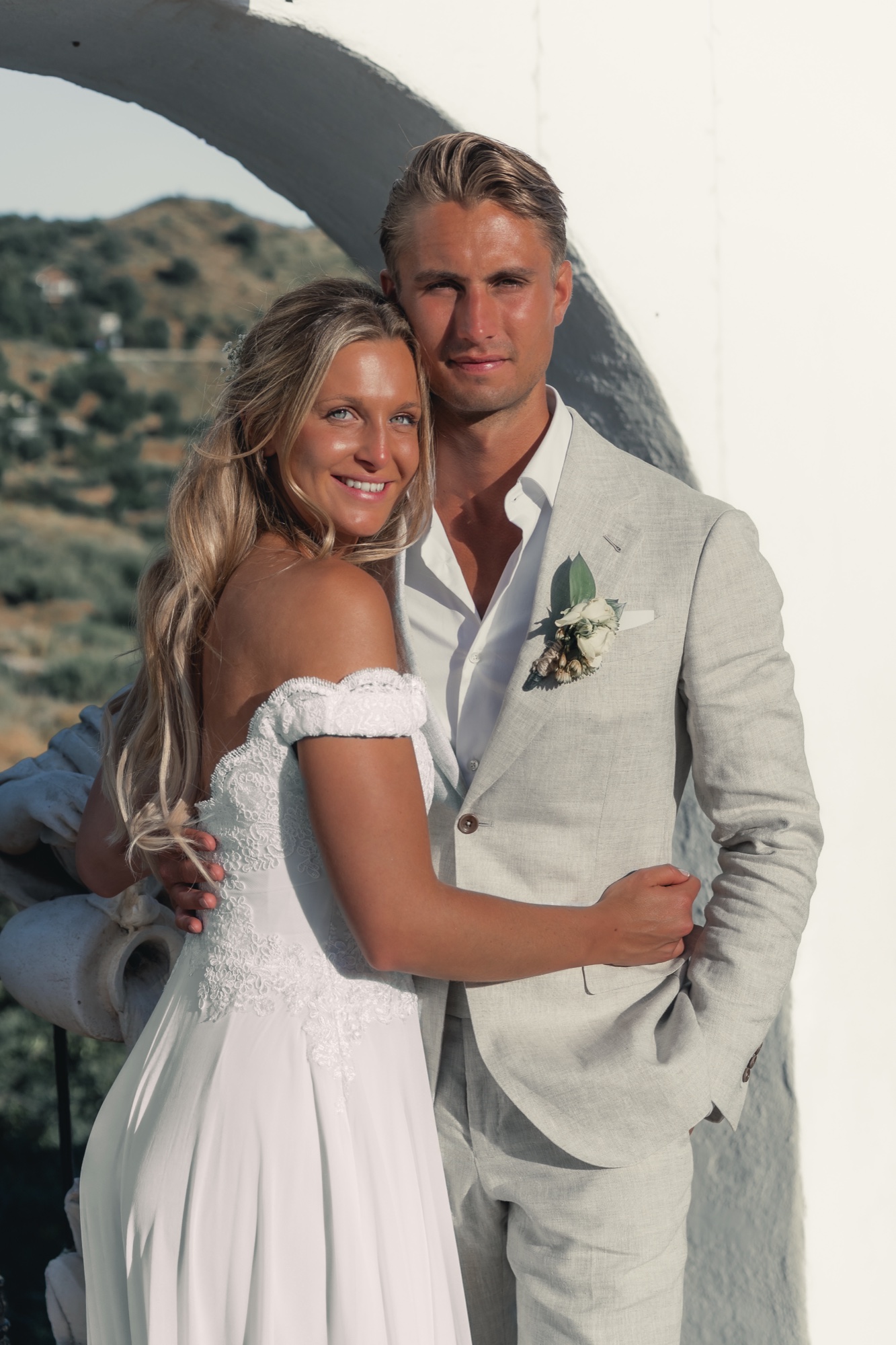 Linnea och Eric på sitt eget bröllop i Málaga