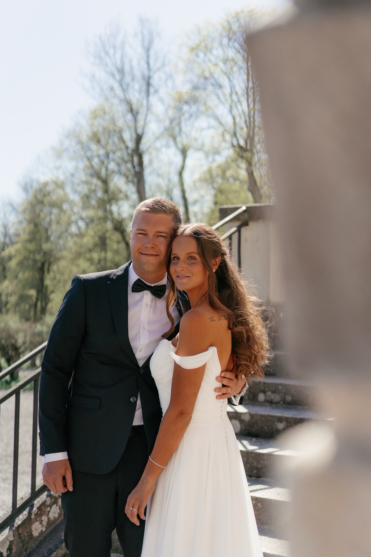 Brudpar, Emilia och Adam, i ett porträtt